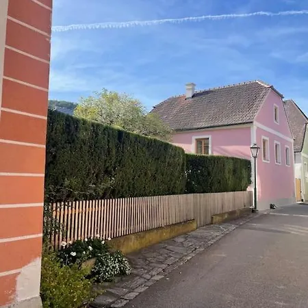 Altes Winzerhaus In Der Wachau - Neu Renoviertes Haus Mit Terrasse Holiday home Duernstein